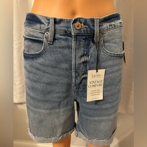 Great Nicole Miller size 6 blue denim button fly vintage comfort jean shorts new